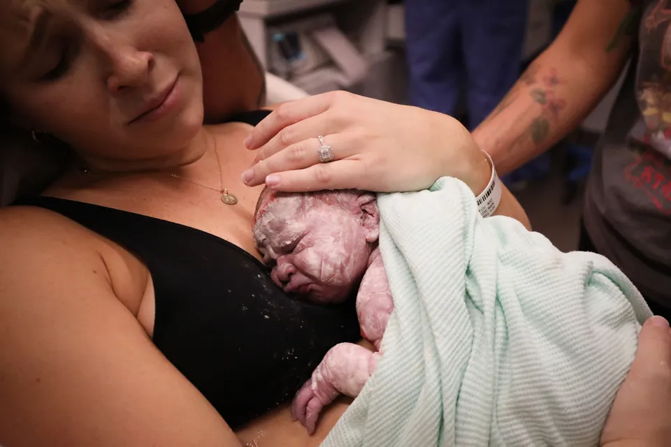 Skin to skin in the first minutes after birth